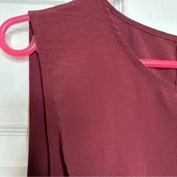 Suzy Shier Blouse Sleeveless Cross  Front Burgundy Size Large - Picture 4 of 16